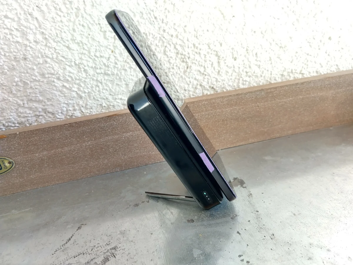 Recenze: Powerbanka FIXED MagZen 10 Pro nepotřebuje kabel ani k nabíjení a ani k fixaci k mobilu 2 FIXED MagZen 10 Pro 2