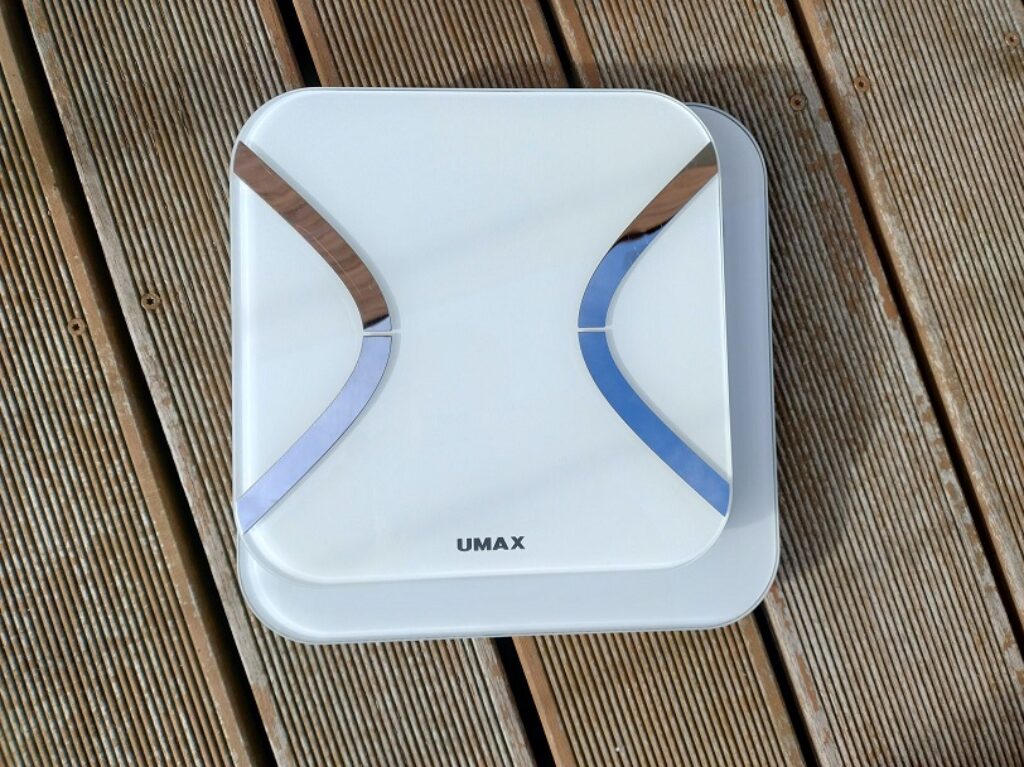 Chytrá váha FitScale W6 BT od Truelife změří 19 indexů, sleduje vývoj v čase. K tomu i dobře vypadá. 2 FitScale W6 BT 3