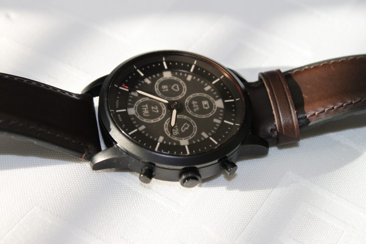 Fossil uvedl hybridní chytré hodinky Hybrid HR 27 Fossil-Hybrid-chytre-hodinky-_9237