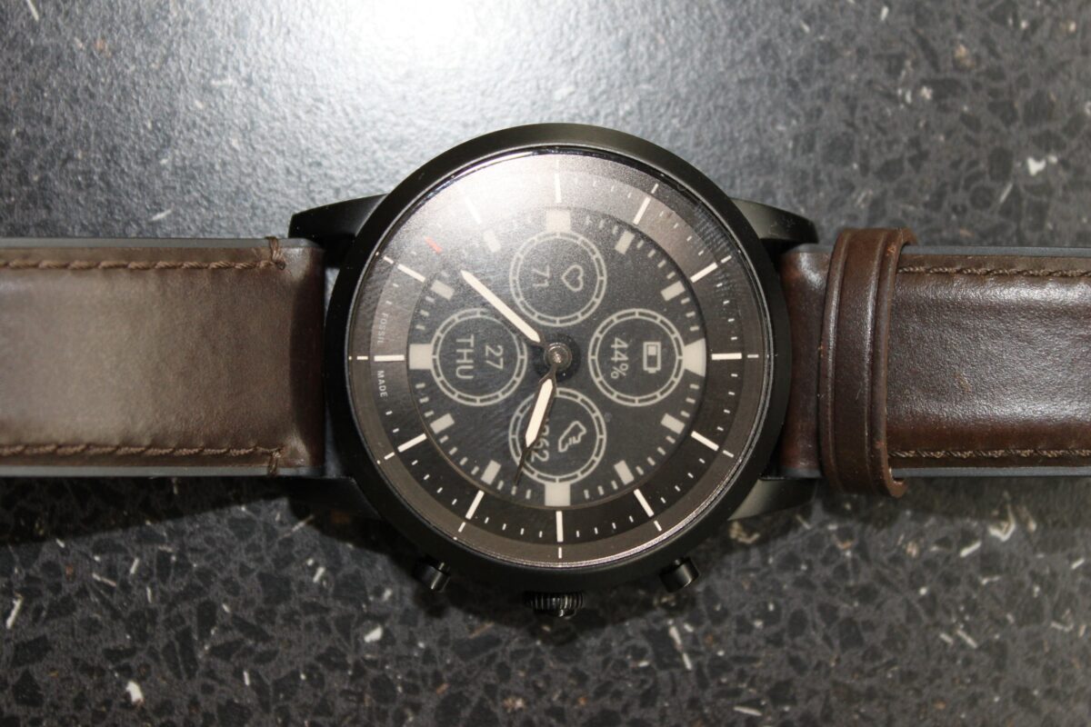 Fossil uvedl hybridní chytré hodinky Hybrid HR 31 Fossil-Hybrid-chytre-hodinky-_9244