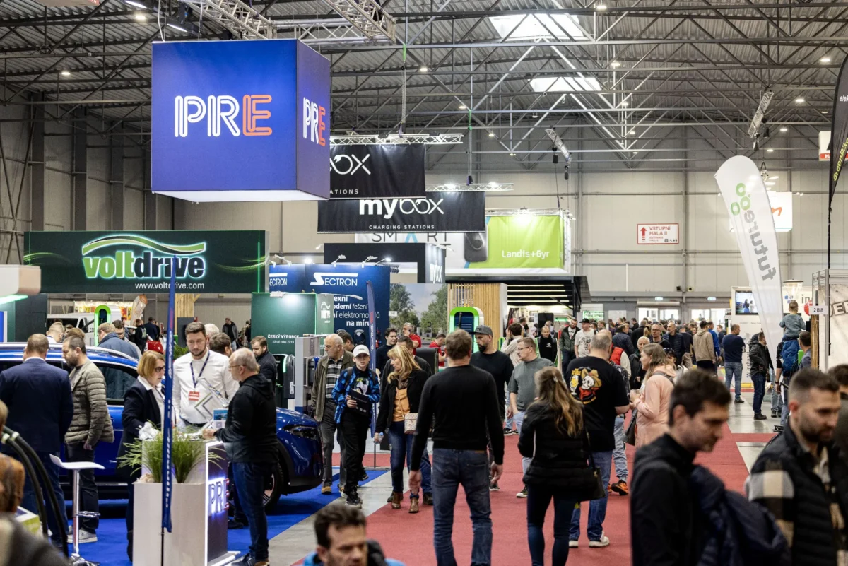 Skoro třicet tisíc lidí se přišlo podívat na veletrh e-SALON v Praze 1 Hala3