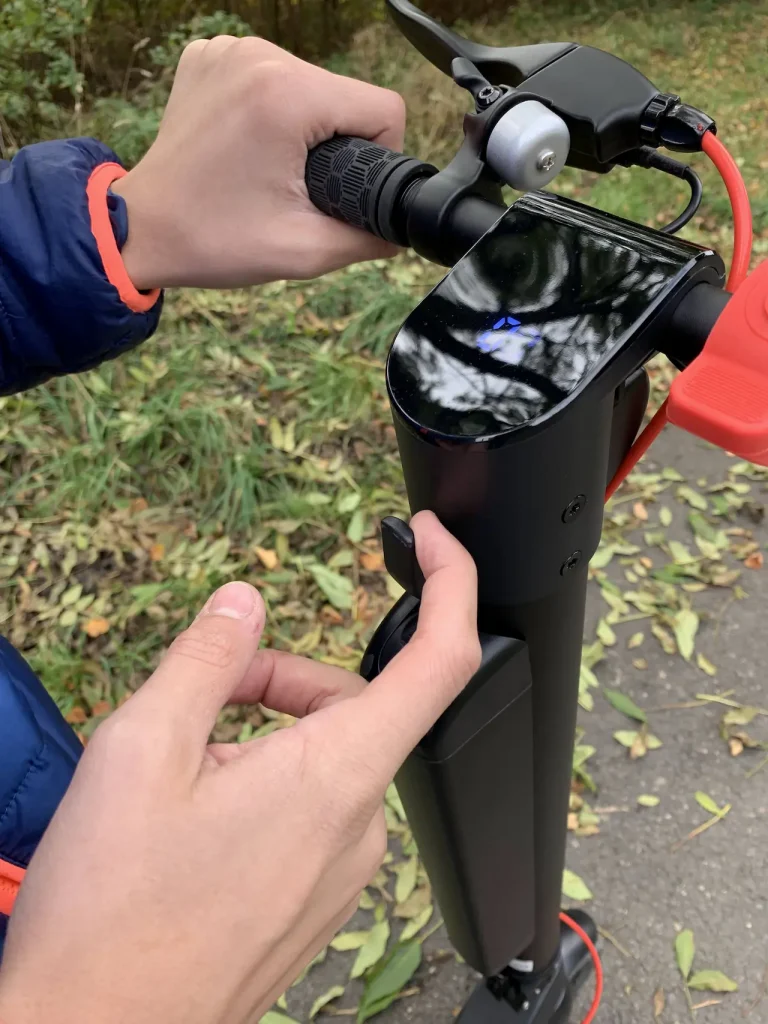 Recenze elektrokoloběžky AERIUM HX8 – skvělý parťák na cesty do práce i na výlety 5 IMG 1851
