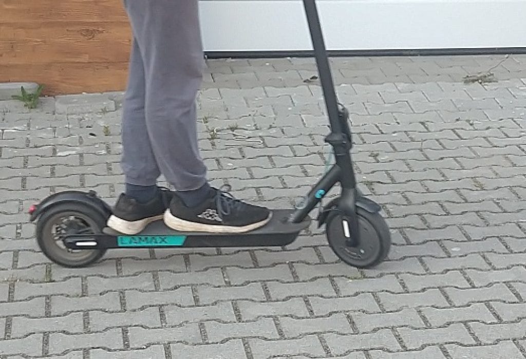 Elektrická koloběžka Lamax S7500 Plus: skvělá na rychlé přesuny po městě - ale ne pro každého 22 IMG 20220510 175135646