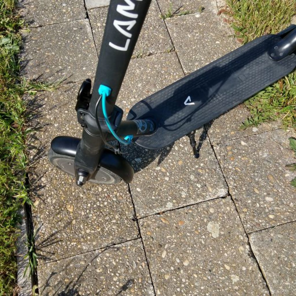 Elektrická koloběžka Lamax S7500 Plus: skvělá na rychlé přesuny po městě - ale ne pro každého 6 Lamax E Scooter S7500 Plus 19