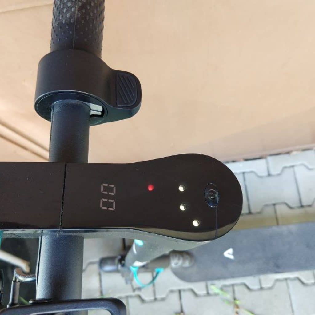 Elektrická koloběžka Lamax S7500 Plus: skvělá na rychlé přesuny po městě - ale ne pro každého 12 Lamax E Scooter S7500 Plus 2