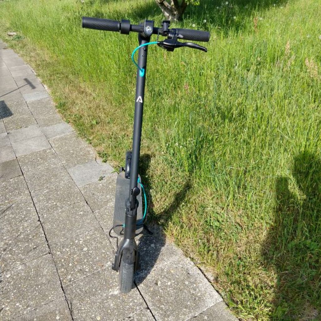 Elektrická koloběžka Lamax S7500 Plus: skvělá na rychlé přesuny po městě - ale ne pro každého 3 Lamax E Scooter S7500 Plus 8 1