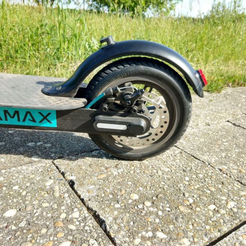 Elektrická koloběžka Lamax S7500 Plus: skvělá na rychlé přesuny po městě - ale ne pro každého 20 Lamax E Scooter S7500 Plus 9