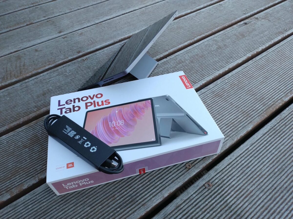 Lenovo Tab Plus: tablet pro studium, práci i zábavu. Kde exceluje a kde má slabá místa? 1 Lenovo Tab Plus 2