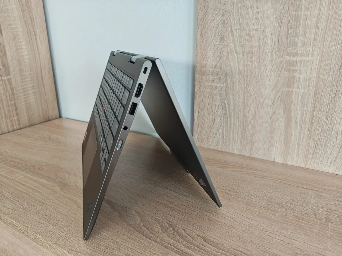 Recenze ThinkPad X1 2-in-1 Gen 10 Aura Edition: pracovní notebook s lokální AI a super odolnou konstrukcí 15 Lenovo ThinkPad X1 10 2