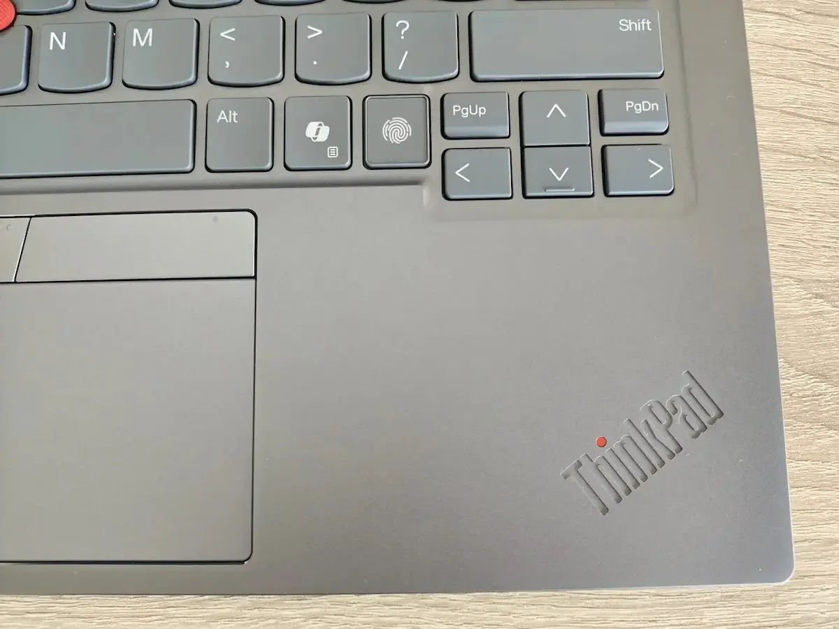 Recenze ThinkPad X1 2-in-1 Gen 10 Aura Edition: pracovní notebook s lokální AI a super odolnou konstrukcí 24 Lenovo ThinkPad X1 16 1