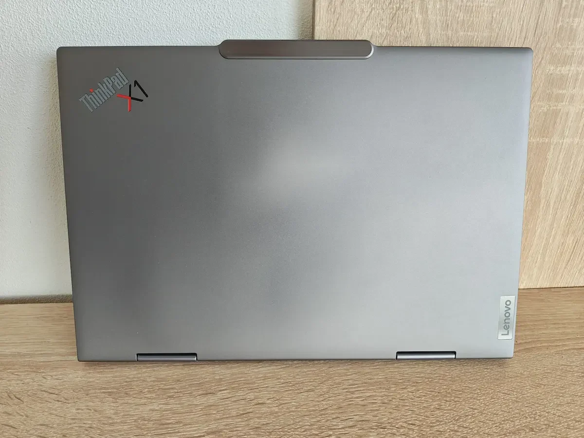 Recenze ThinkPad X1 2-in-1 Gen 10 Aura Edition: pracovní notebook s lokální AI a super odolnou konstrukcí 5 Lenovo ThinkPad X1 23
