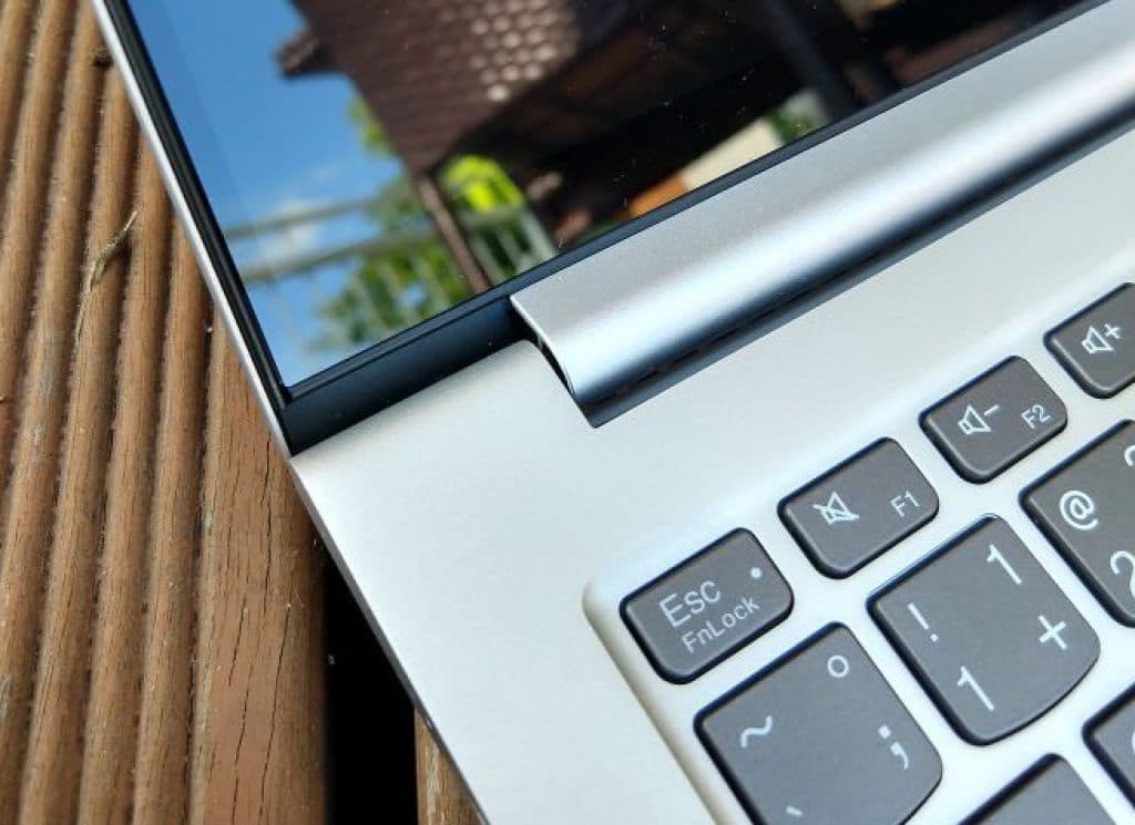 Lenovo Yoga Slim 7 Pro – skvělý výkon na cesty, ale bez dotykového displeje 8 Lenovo Yoga Slim 7 Pro 12