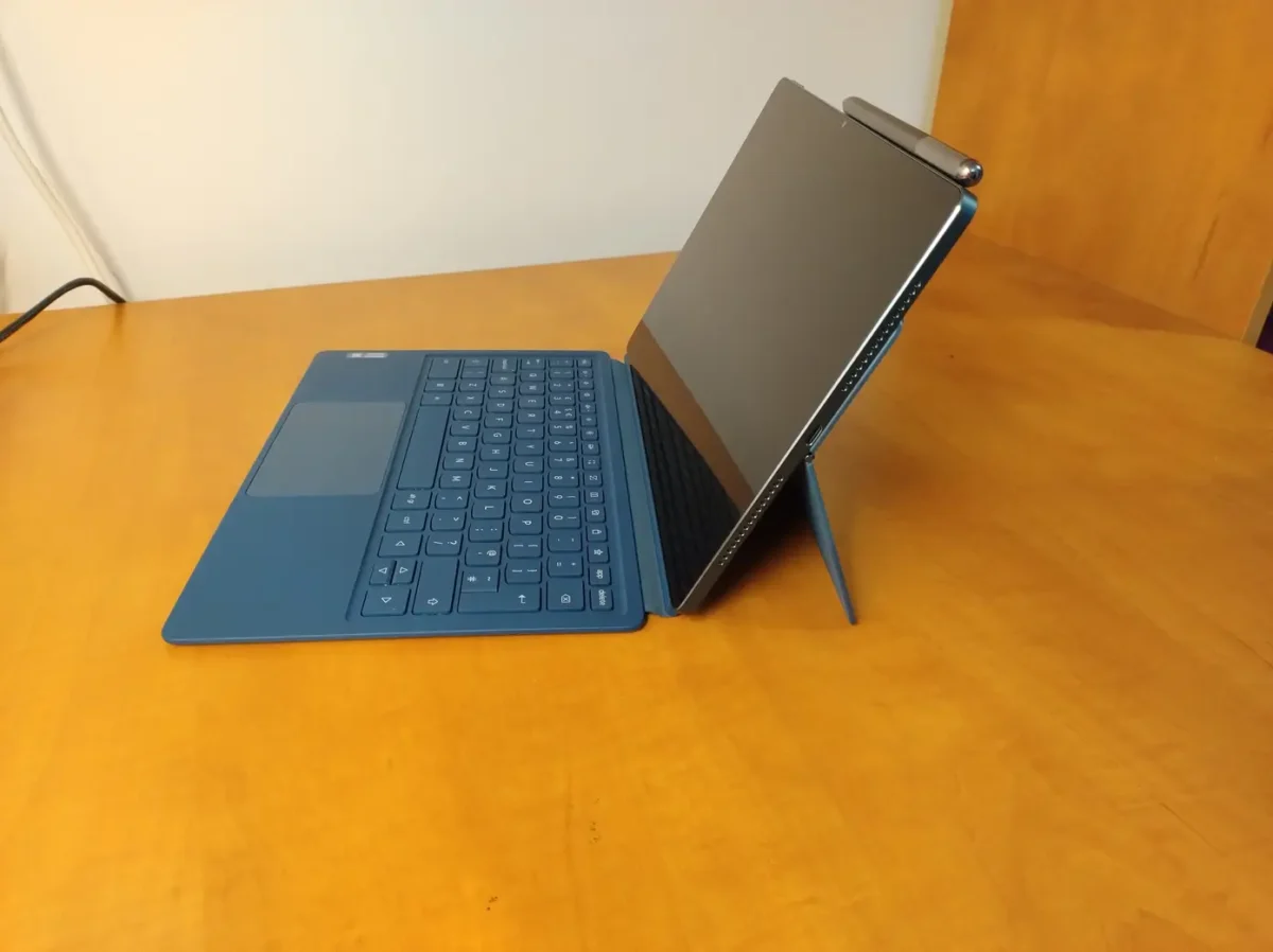 Důkladný test Lenovo Yoga Tab Plus – tablet s vizáží notebooku a s lokální AI. Svěřit jí můžete osobní i firemní data 22 Lenovo Yoga Tab Plus 13