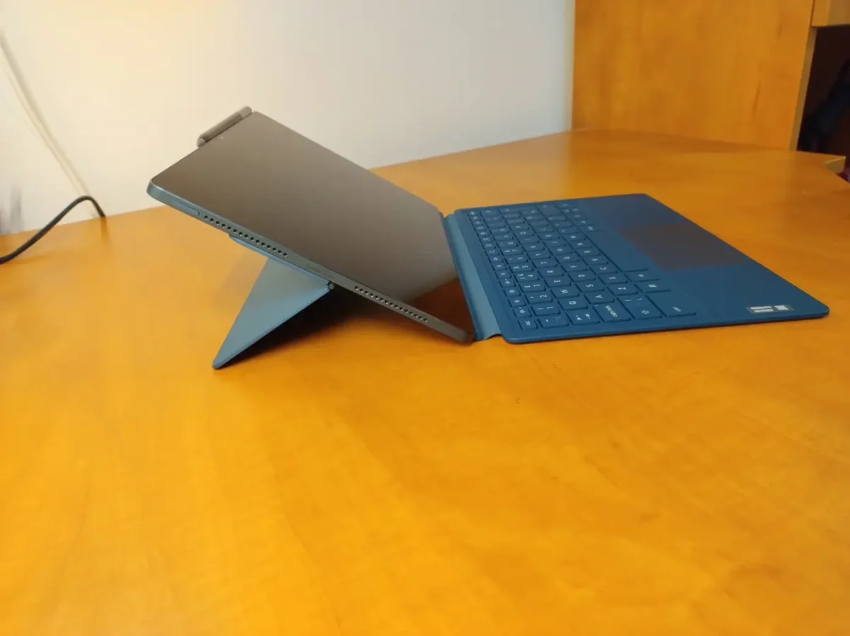Důkladný test Lenovo Yoga Tab Plus – tablet s vizáží notebooku a s lokální AI. Svěřit jí můžete osobní i firemní data 23 Lenovo Yoga Tab Plus 18