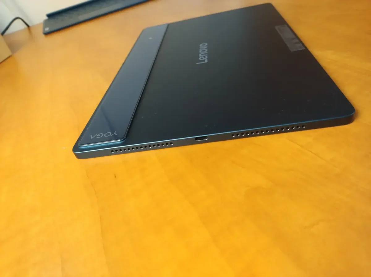 Důkladný test Lenovo Yoga Tab Plus – tablet s vizáží notebooku a s lokální AI. Svěřit jí můžete osobní i firemní data 5 Lenovo Yoga Tab Plus 6