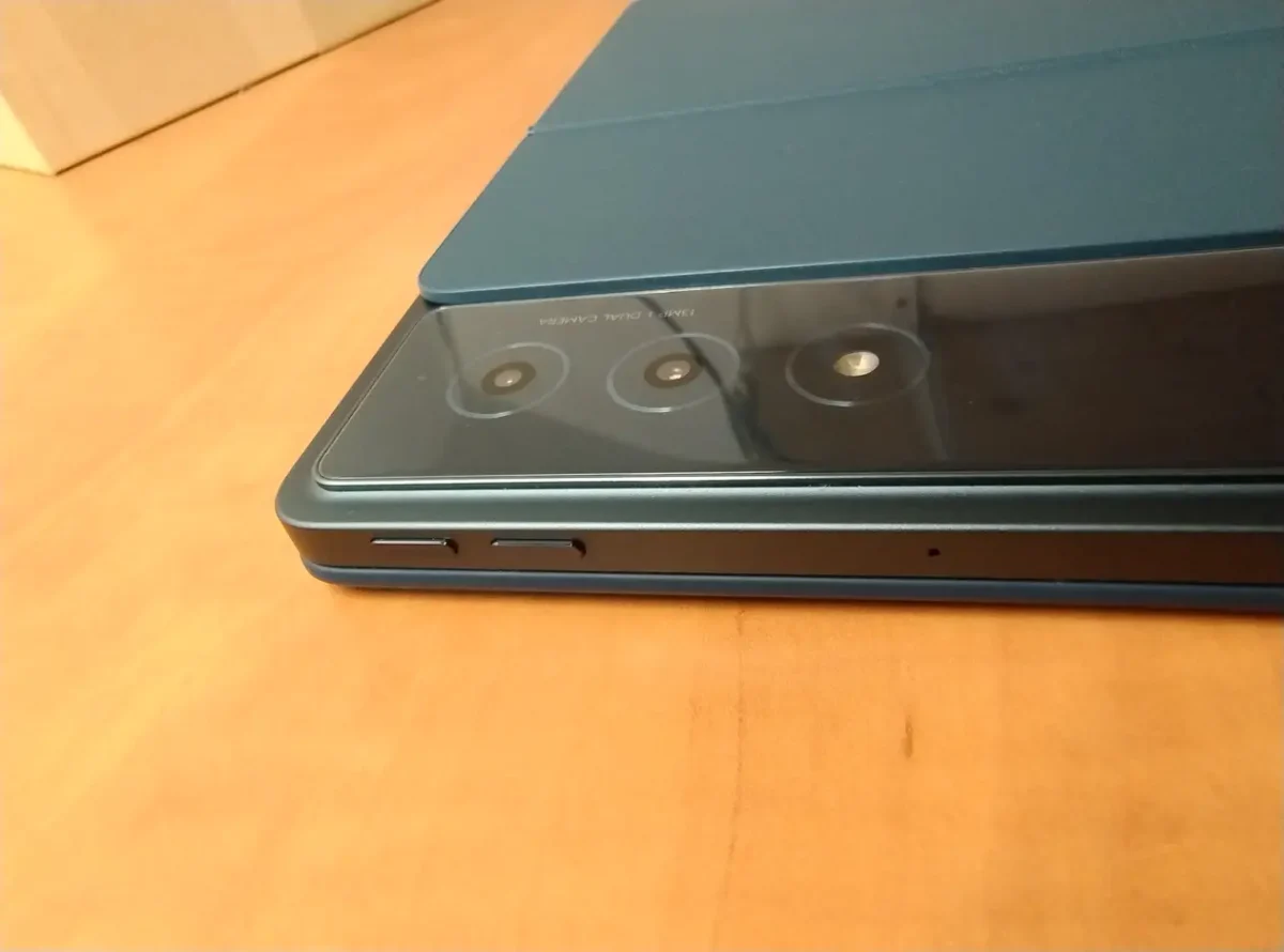 Důkladný test Lenovo Yoga Tab Plus – tablet s vizáží notebooku a s lokální AI. Svěřit jí můžete osobní i firemní data 7 Lenovo Yoga Tab Plus 9