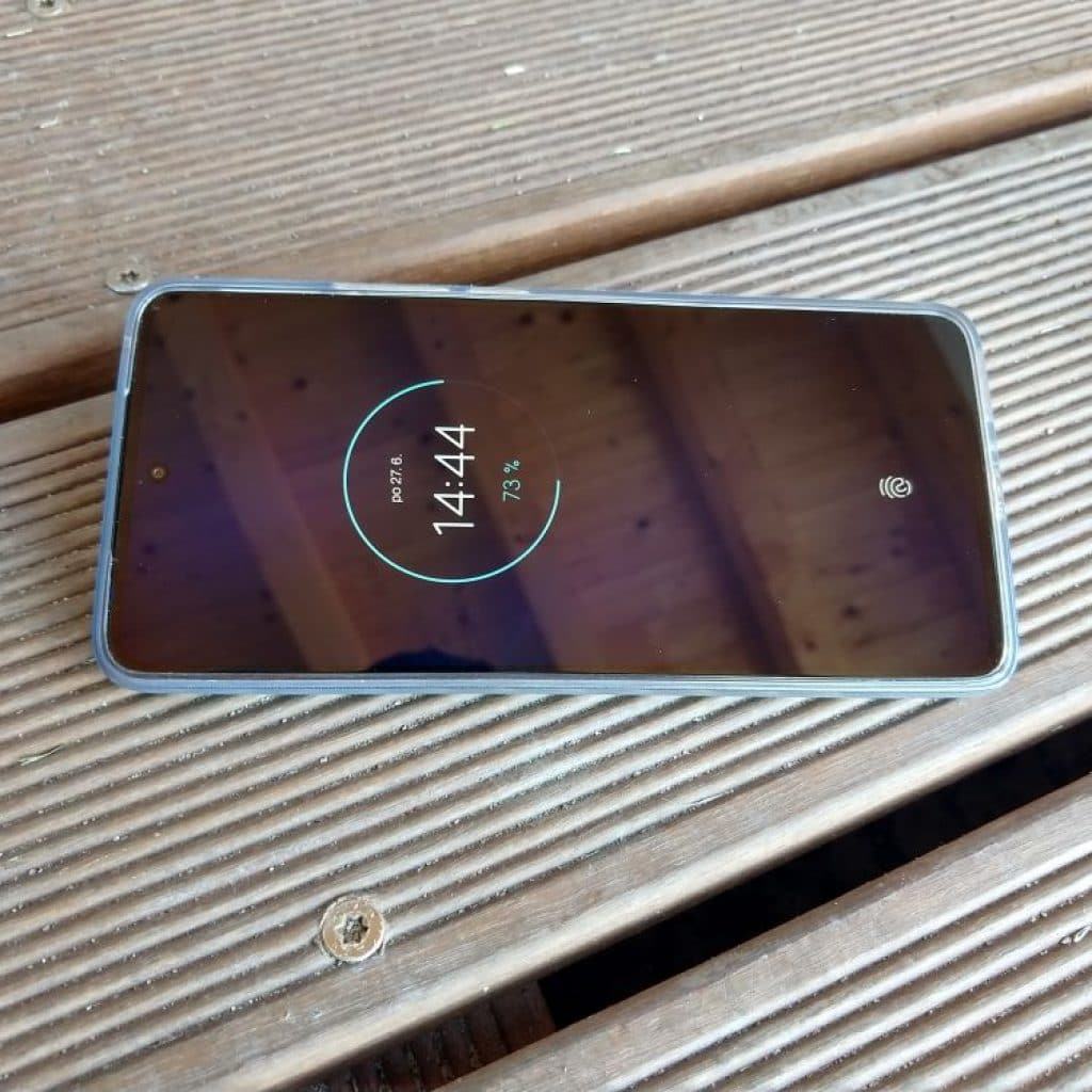 Motorola Edge 30 5G - je lehoulinká, má supr displej, výkon i nabíjení 6 Motorola Edge 30 5G 2