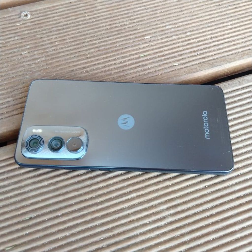 Motorola Edge 30 5G - je lehoulinká, má supr displej, výkon i nabíjení 8 Motorola Edge 30 5G 4