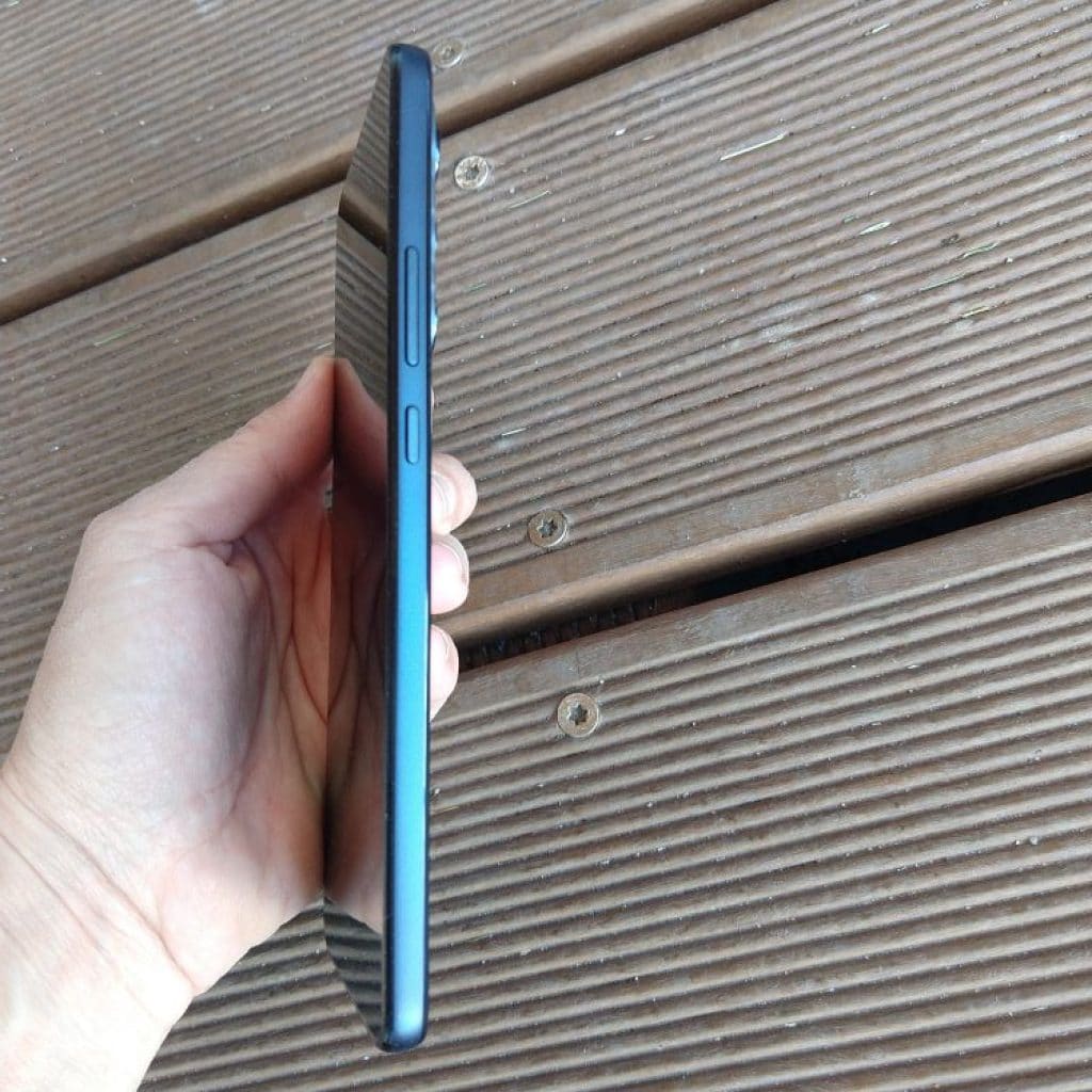 Motorola Edge 30 5G - je lehoulinká, má supr displej, výkon i nabíjení 9 Motorola Edge 30 5G 5
