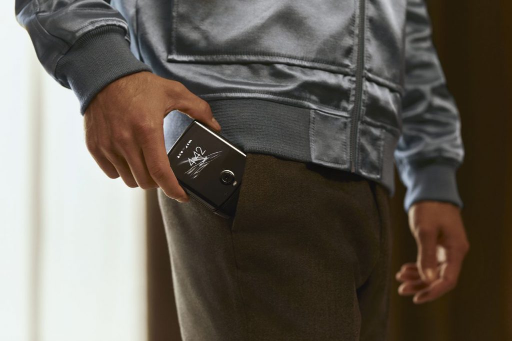 Motorola Razr se vrací a budete koukat! 13 ST RZR 38372 B
