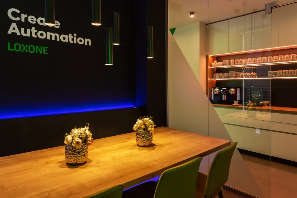 Z nuly k jednorožci. Loxone se daří i v Česku 1 Showroom Loxone Bytom PL
