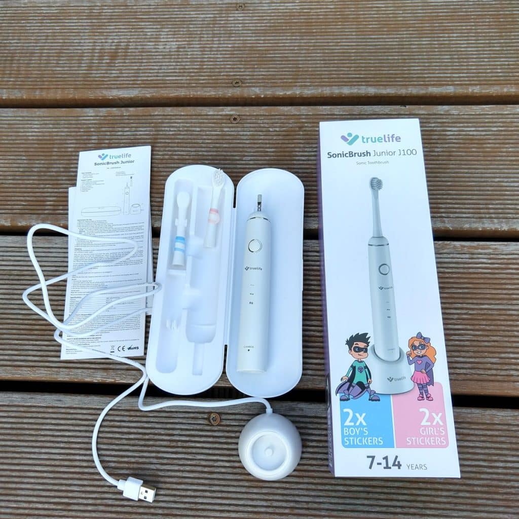 Sonický kartáček TrueLife Sonic Brush Junior J 100. Jaký je? 1 TrueLife Sonic Brush Junior 3