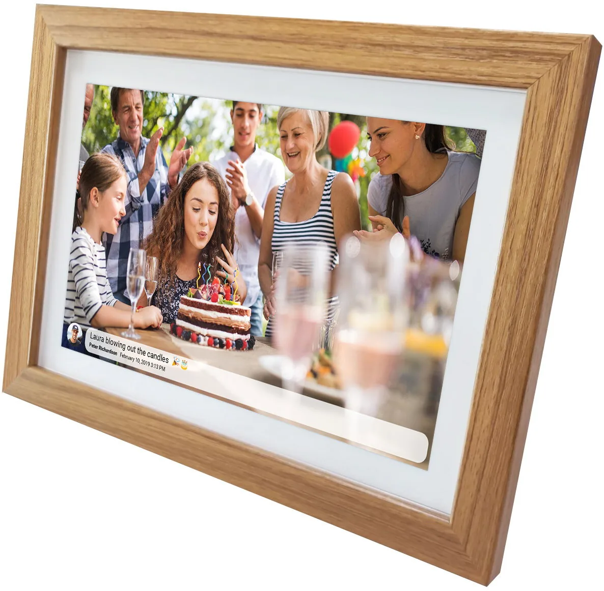 Sencor SDF 1093 OAK WIFI Sencor SDF 1093 OAK WIFI – digitální fotorámeček ve světlém dřevěném dekoru s bílou paspartou