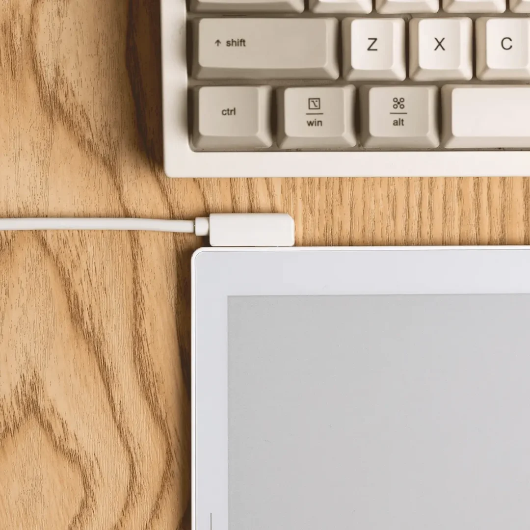 E-ink tablet Supernote Manta jde na trh, cena je 459 dolarů 2 charging port 2 1