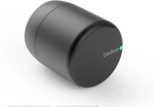Tedee PRO Tedee PRO – malý černý válcový chytrý zámek s modrou kontrolkou