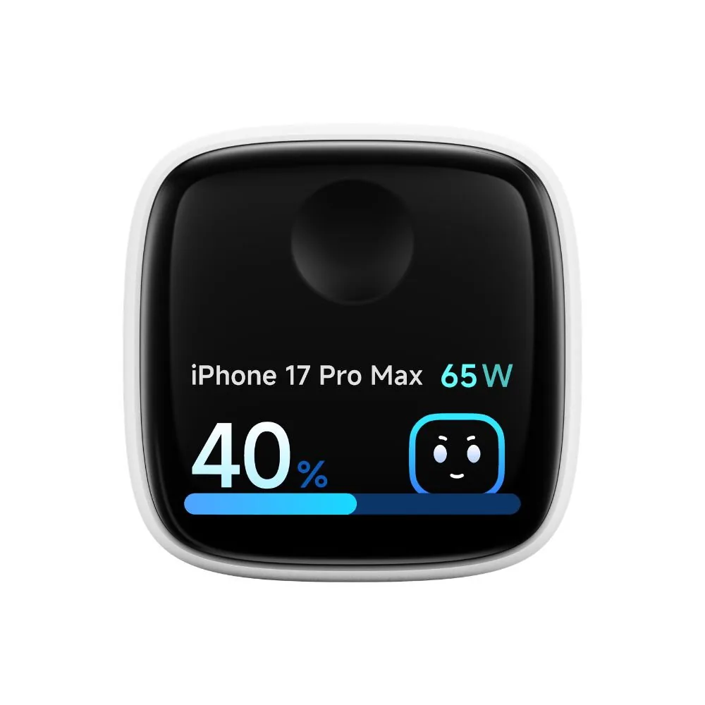 Cubenest AI PD GaN Nano adaptér A1D65 Cubenest AI PD GaN Nano adaptér A1D65: displej ukazuje název iPhonu 17 Pro Max, 40 % baterie a výkon 65 W