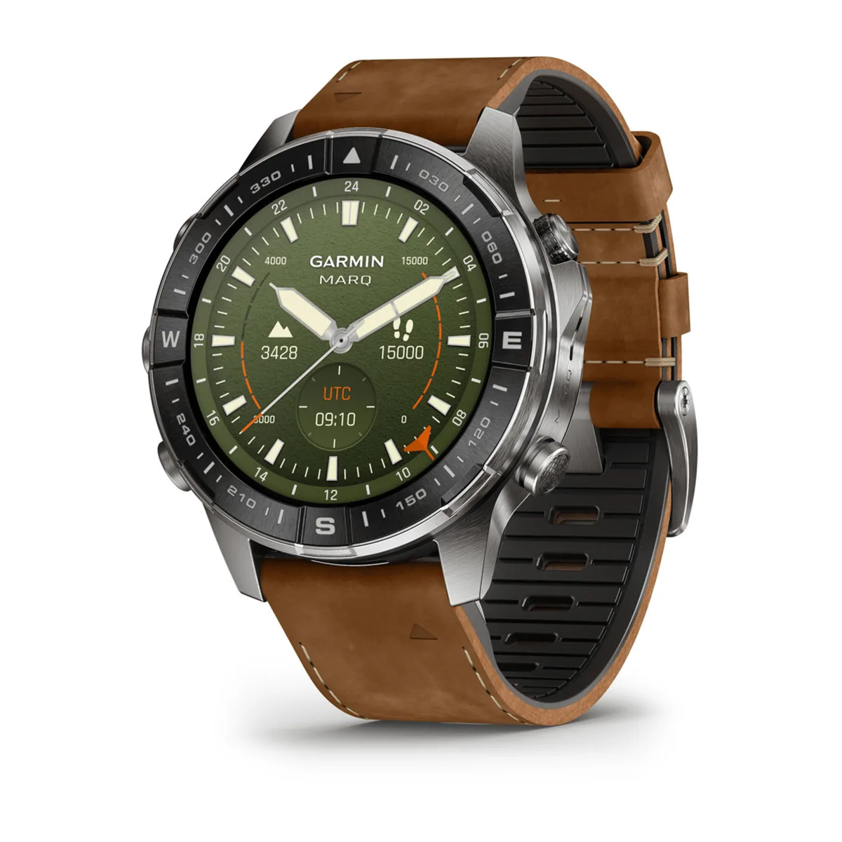 Garmin MARQ Adventurer (Gen 3) Garmin MARQ Adventurer (Gen 3) – titanové hodinky s hnědým koženým řemínkem a lunetou s kompasovou stupnicí