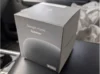 Nový Google Home Speaker s podporou Gemini na poličce