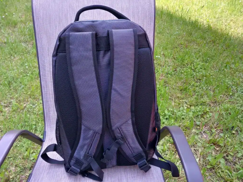 Batoh Halfar Premium pojme 15“ notebook a spoustu dalších věc 3 halfar premium batoh 105144