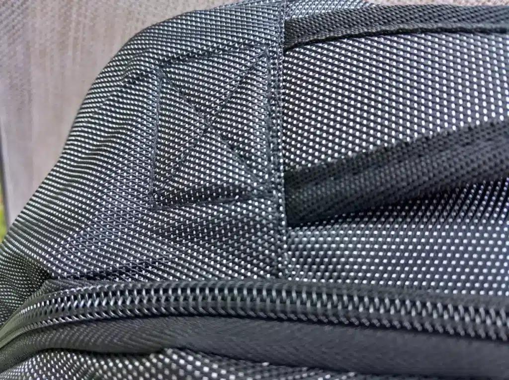 Batoh Halfar Premium pojme 15“ notebook a spoustu dalších věc 2 halfar premium batoh 105531