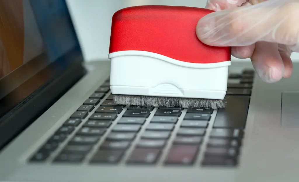 Jak vyčistit notebook. Návod krok za krokem 4 klavesy cisteni