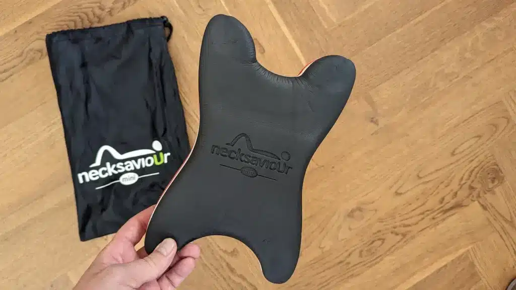 Tato drobná pomůcka vám může ulevit od bolestí krční páteře během minut 1 neck saviour mini