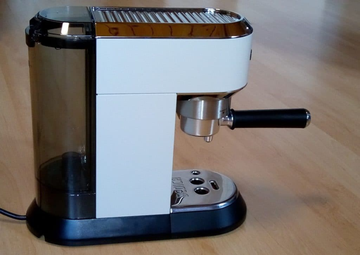 Víme, jakou kávu vaří kávovar DeLonghi DEDICA EC 685.W 14 obrazek 4