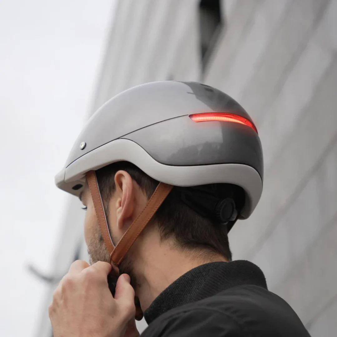 Cyklo helma Overade LIFE s brzdovým světlem i směrovkami je tu 2 overade life casque lumineux 368342