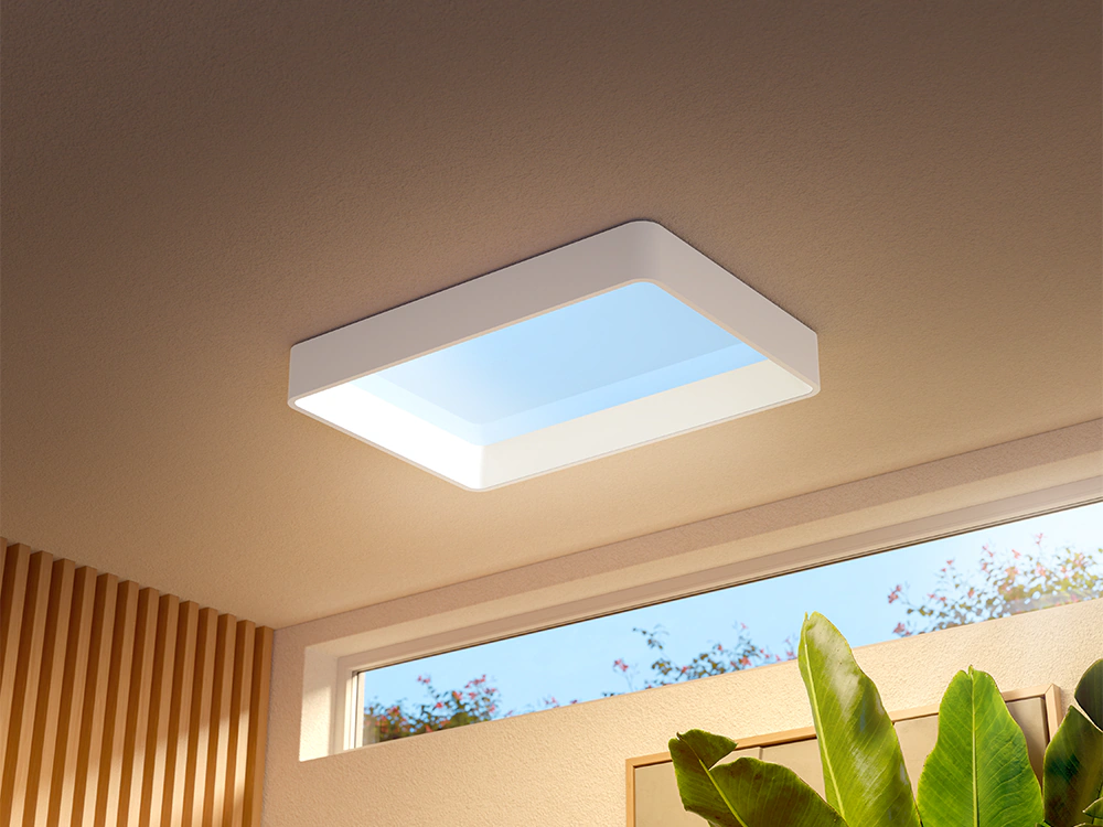 Philips Skylight přináší pocit denního světla do interiéru, model VitaUp tvoří i vitamin D 1 Detail panelu Philips Skylight se simulací modré oblohy na stropě