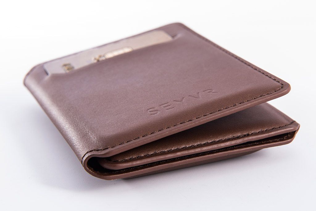 Seyvr. Karty, peníze a powerbank v jednom 2 SEYVR