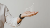 Spořitelna snižuje poplatky – odstartovala tím cenovou válku v investování?