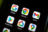 Funkci „Poslechnout tuto stránku“ v prohlížeči Chrome pro Android můžete používat na pozadí