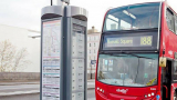 E-ink displeje na autobusových zastávkách v Londýně
